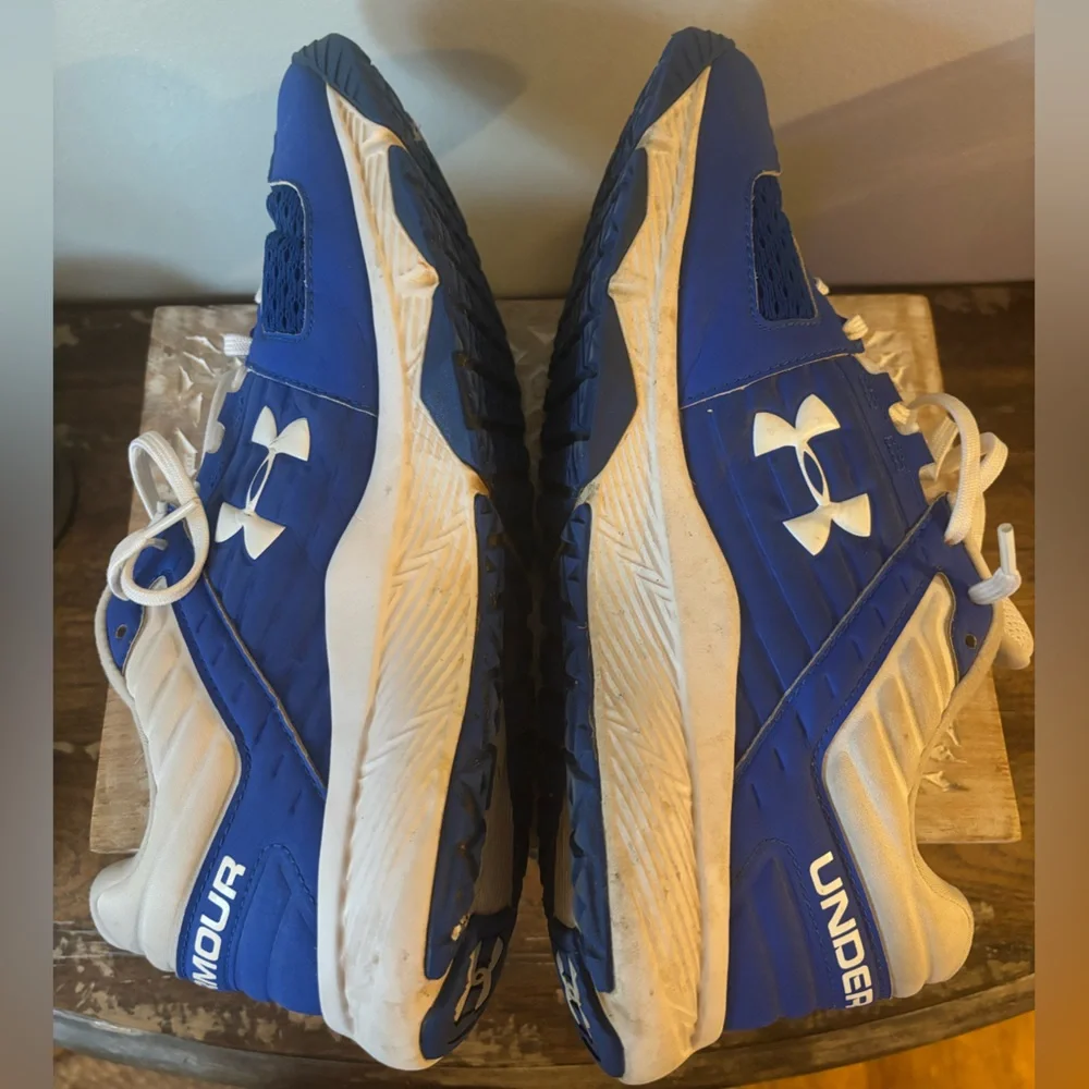 UNDER ARMOUR | Blue and White Sneakers Size 10.5